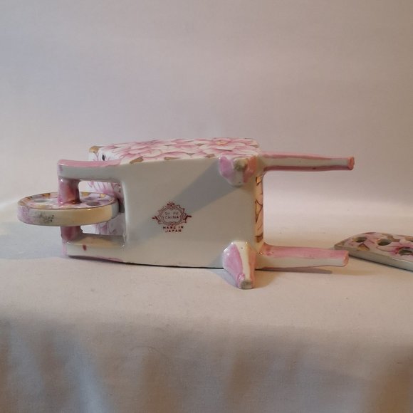Vintage Ceramic Wheelbarrow Flower Frog, Pink Flowers w Gold Trim, Made in Japan - Picture 5 of 6